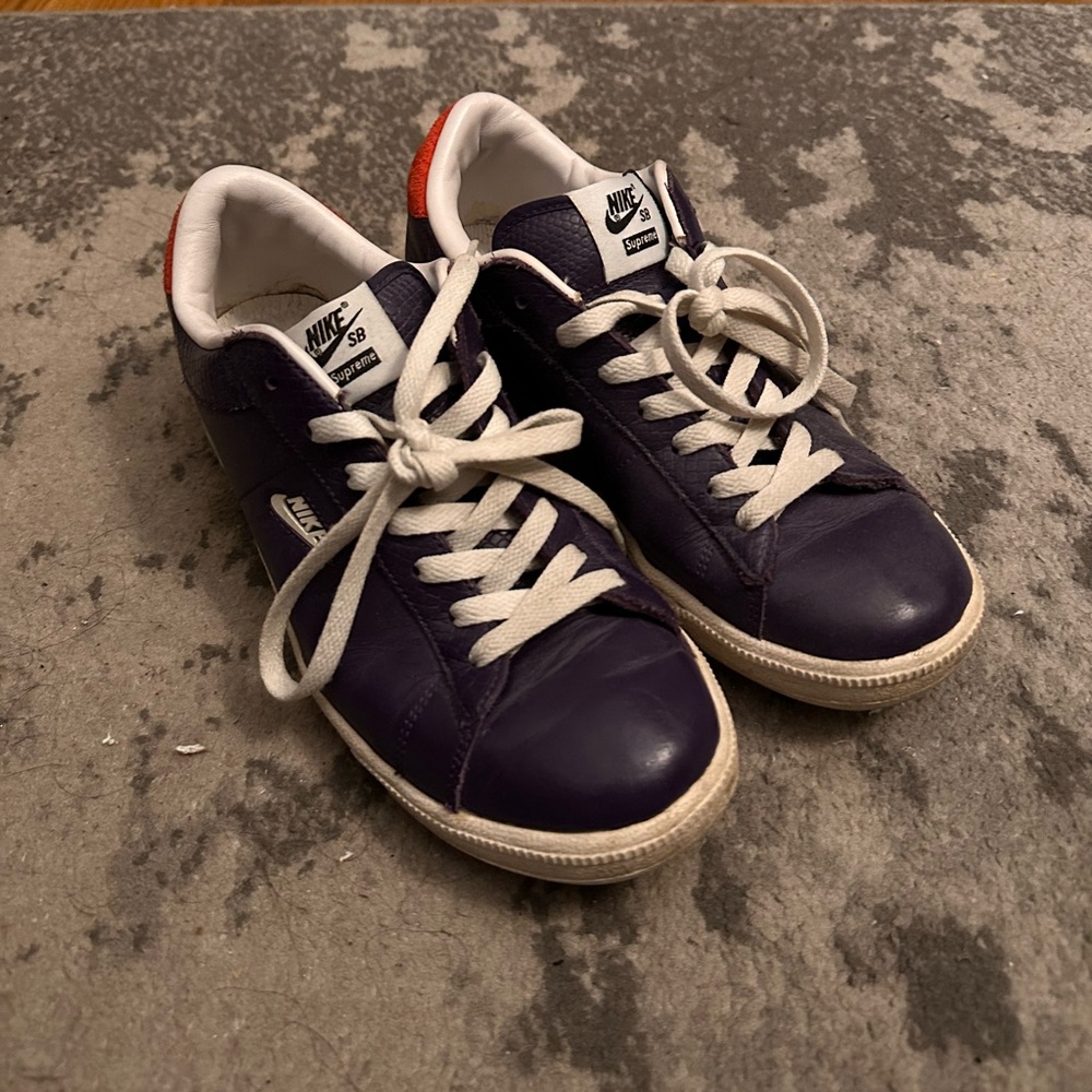 Supreme X Nike tennis shoes